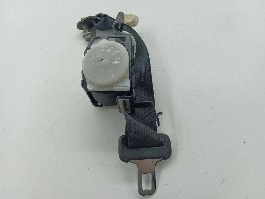 Rear seatbelt E40438044