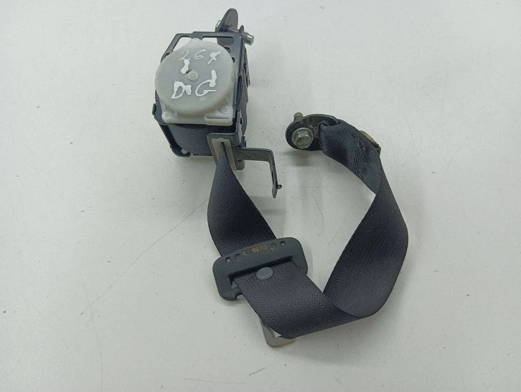 Rear seatbelt E40438044