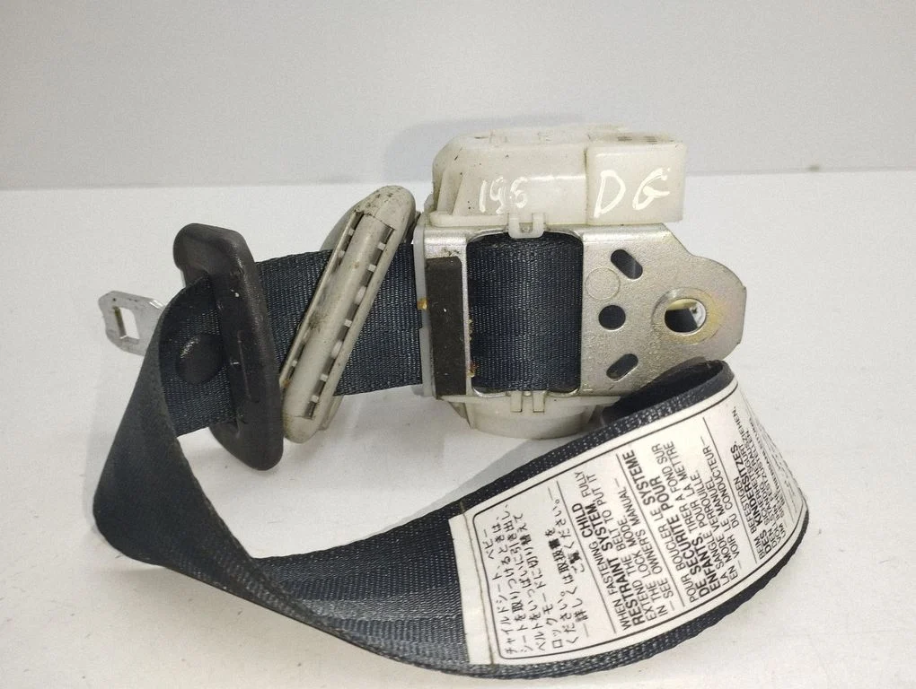 Rear seatbelt 7L1540