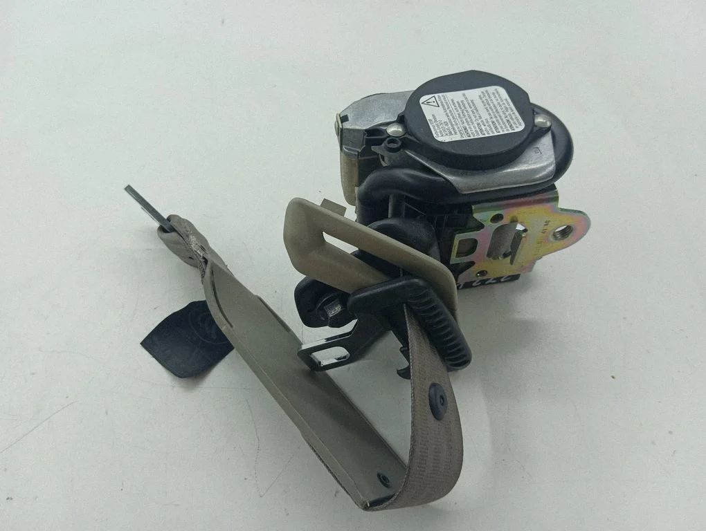 Rear seatbelt E504245
