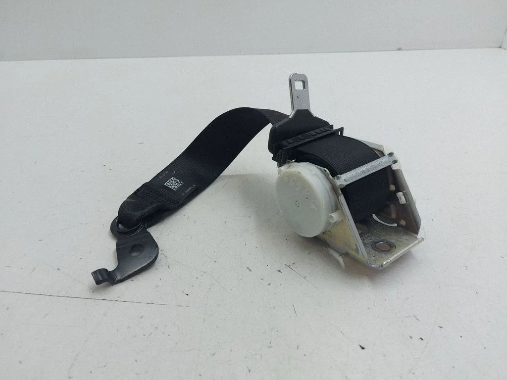 Rear seatbelt 33061262D
