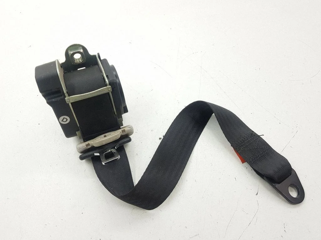 Rear seatbelt E2049059