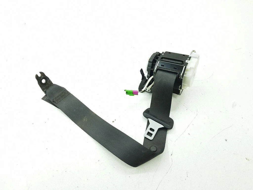 Rear seatbelt E1040979