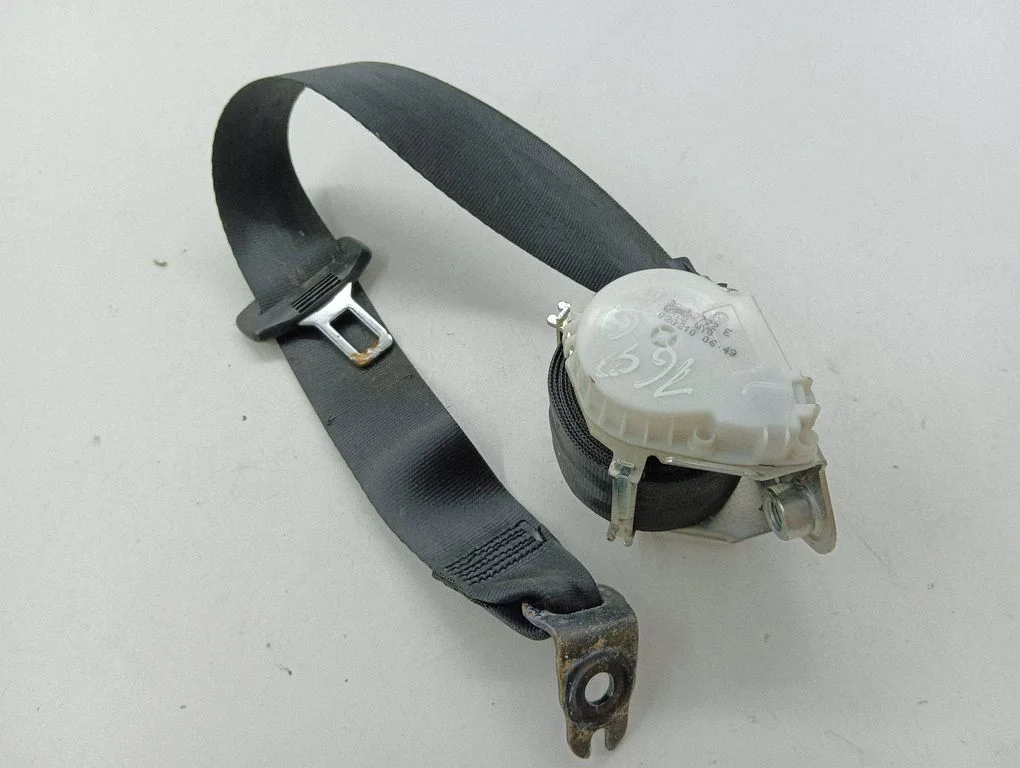 Aizmugurējā drošības josta 33059772E