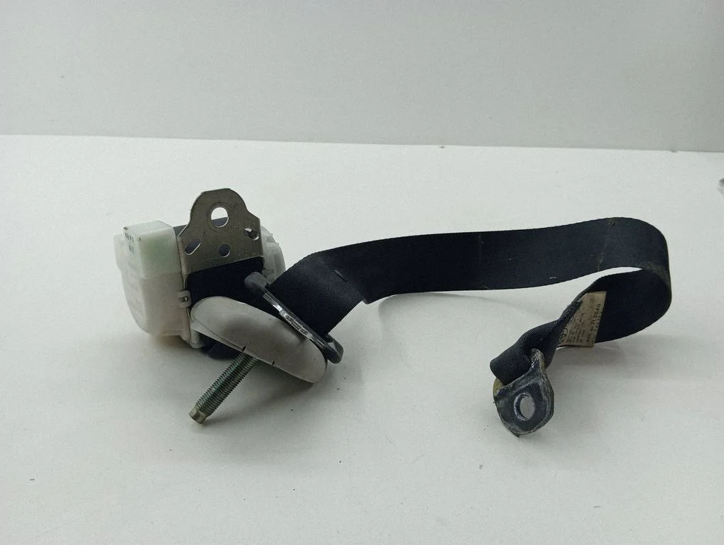 Rear seatbelt H073811