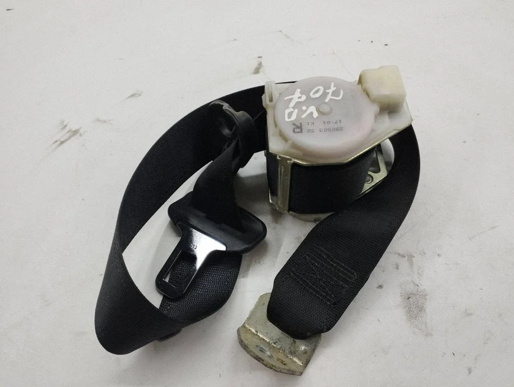Rear seatbelt 13120732
