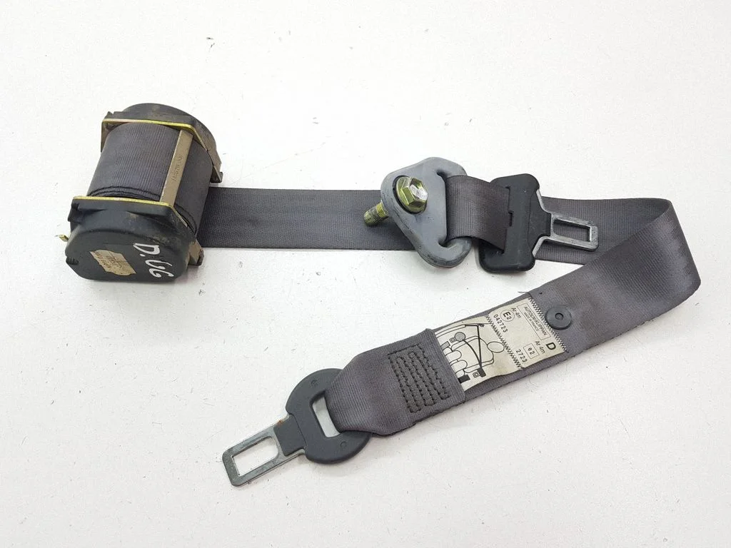 Rear seatbelt 798000C