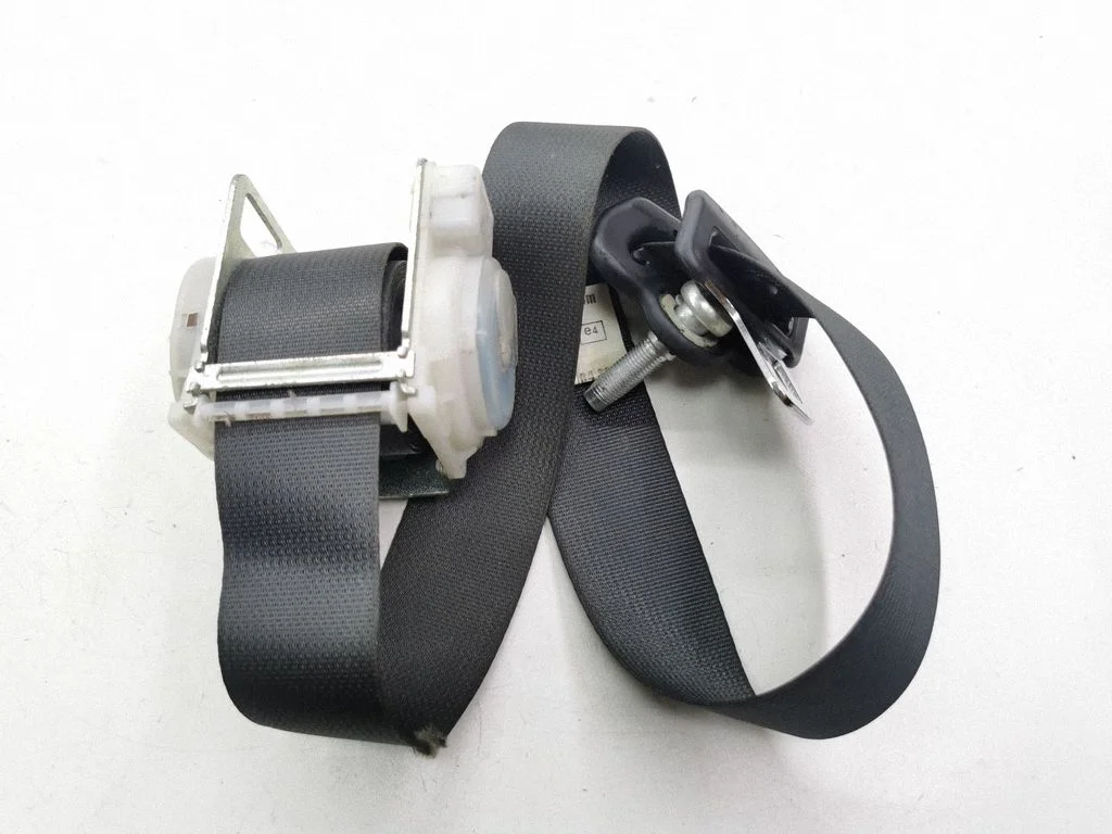 Rear seatbelt – right