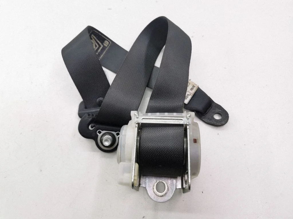 Rear seatbelt – left