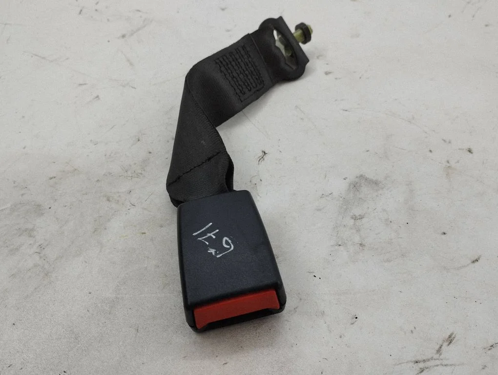 Middle seatbelt (rear) 33040822