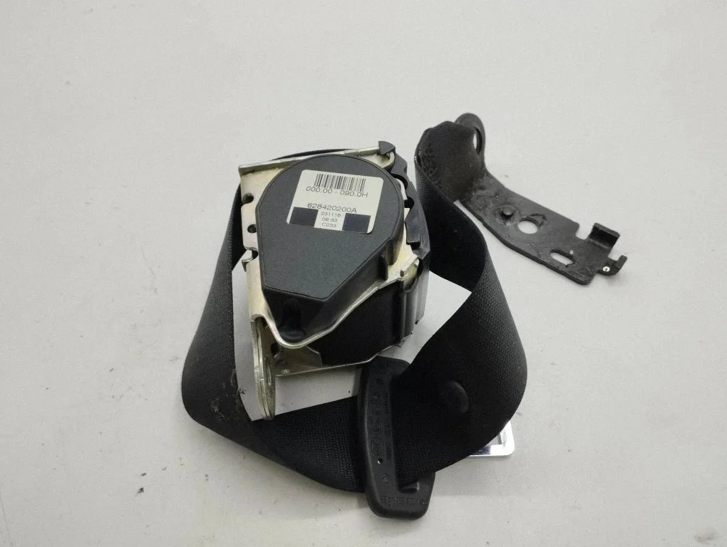 Middle seatbelt (rear) 628420200A