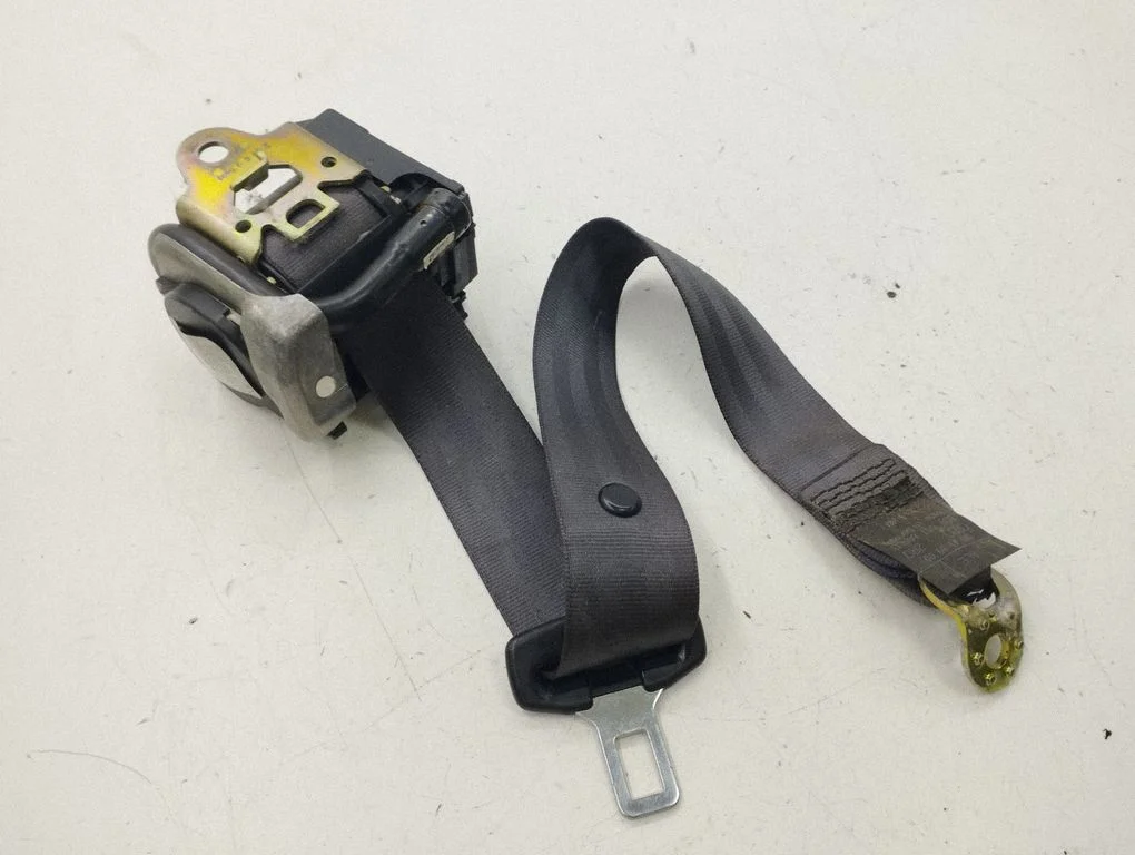 Rear seatbelt 8D9857805D