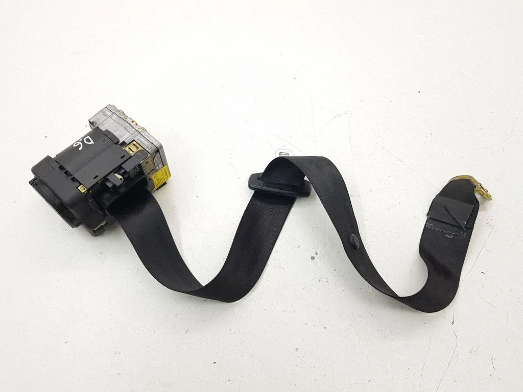 Rear seatbelt 00067250C