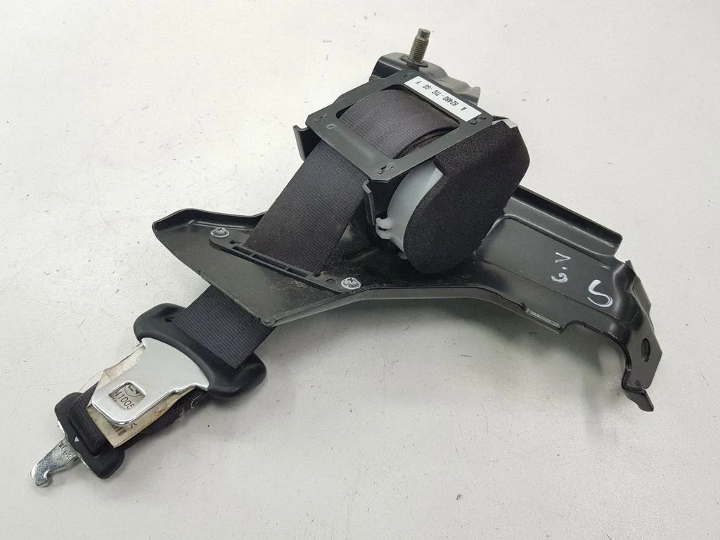 Middle seatbelt (rear) A8240T1GG0Y