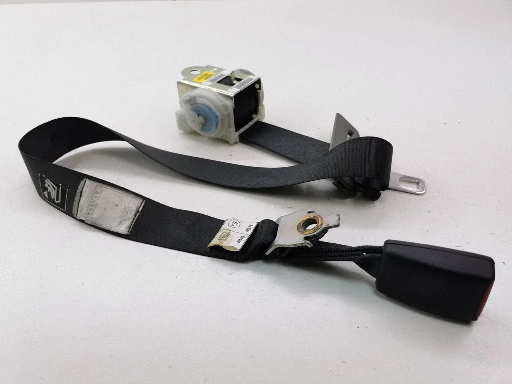 Middle seatbelt (rear) P0UW811DBAF