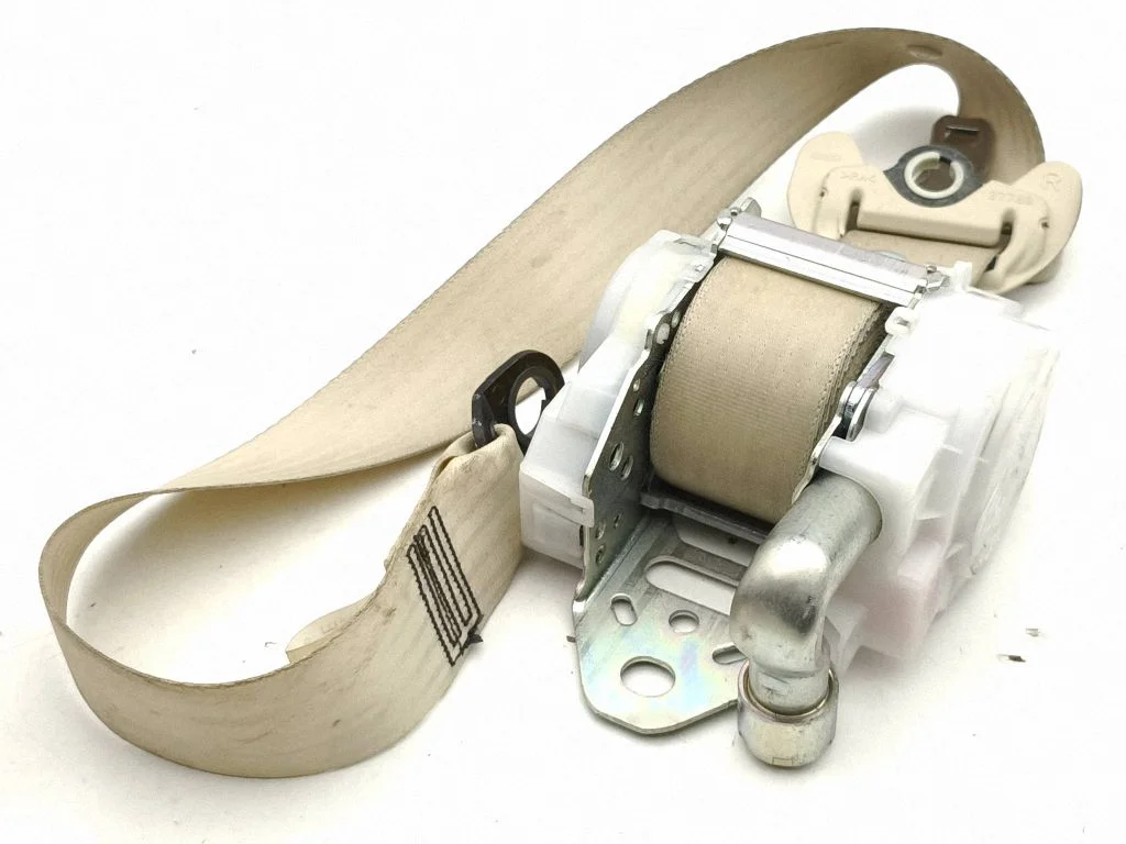 Front seatbelt – Lexus IS 220D-250-350 (2006-2013)