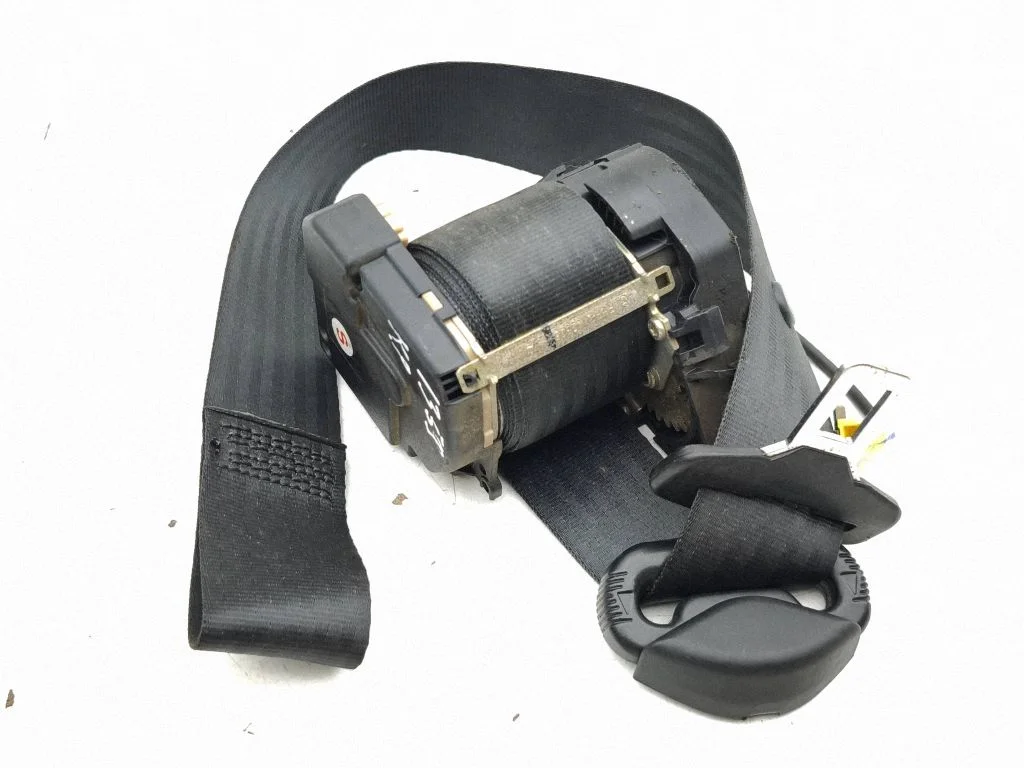 Front seatbelt 33026313A