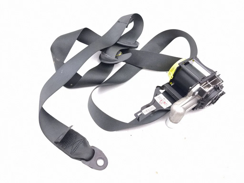 Front seatbelt 88810G2300