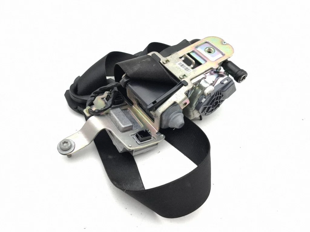 Front seatbelt 610035800D