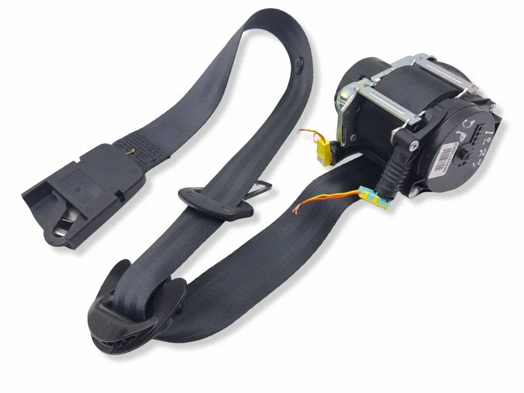 Front seatbelt 640176300A