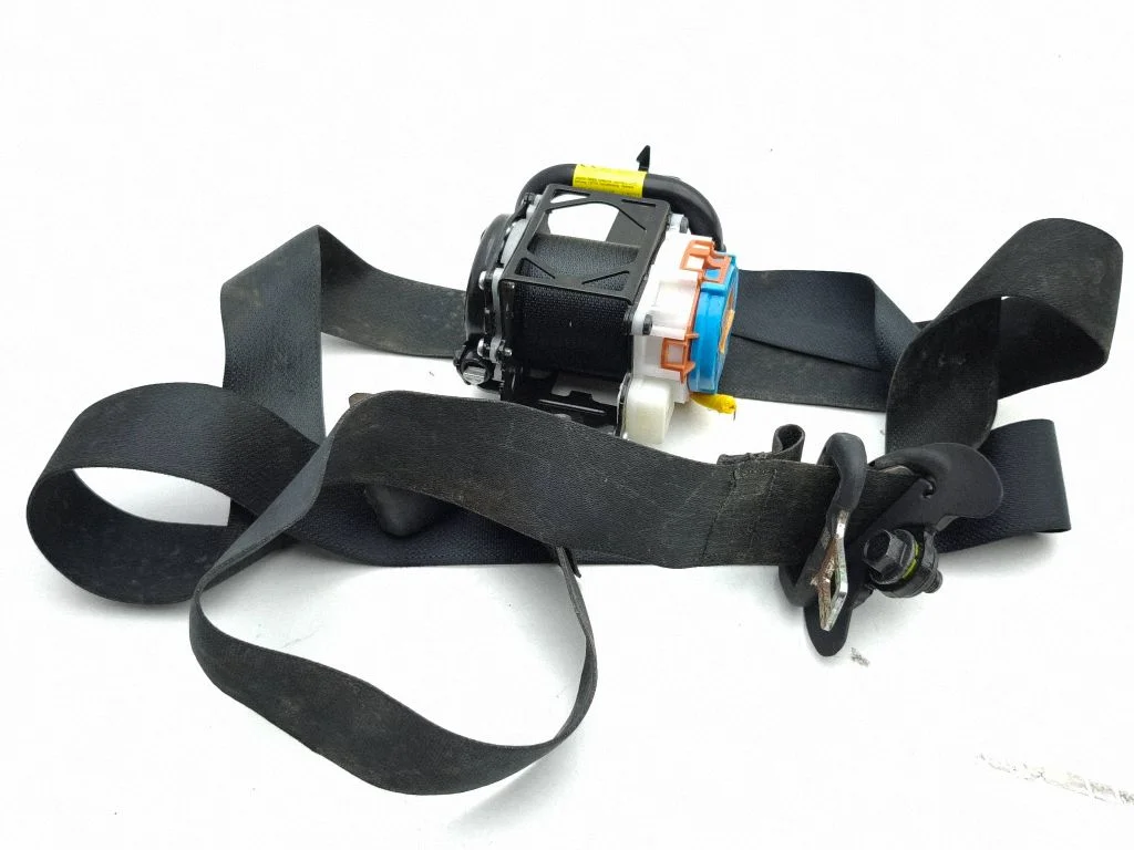 Front seatbelt 88810K4200