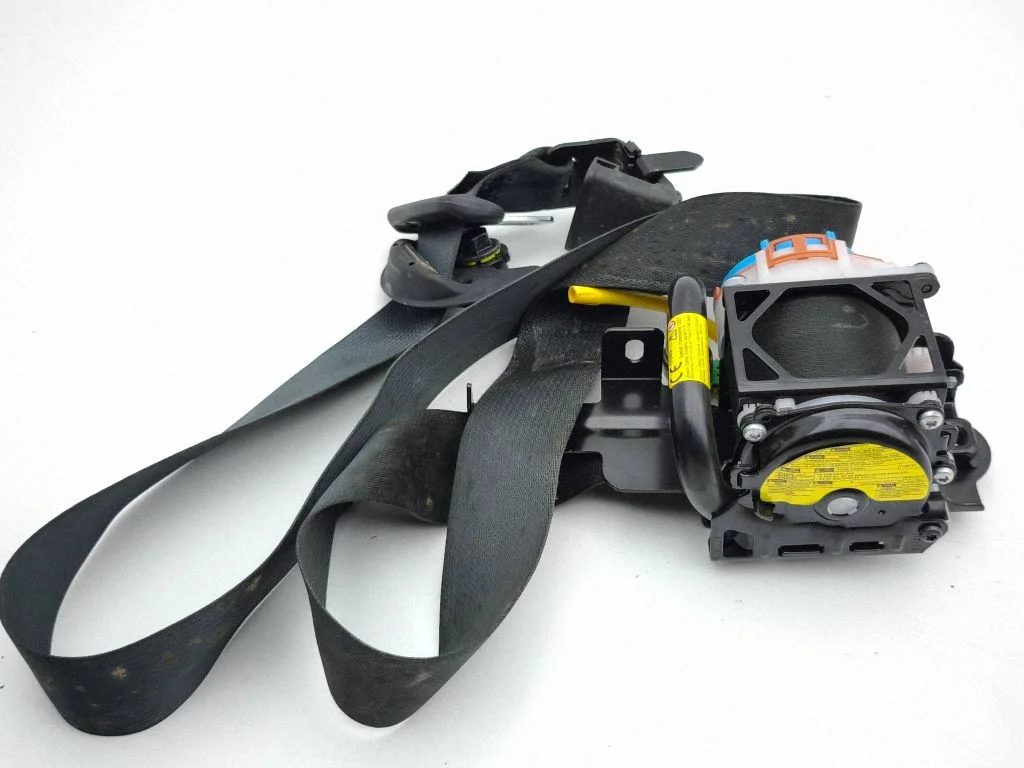 Front seatbelt 88820K4200