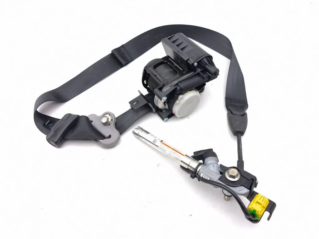 Front seatbelt 0589P10018