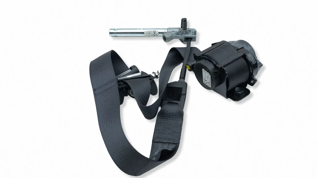 Front seatbelt 625193100B
