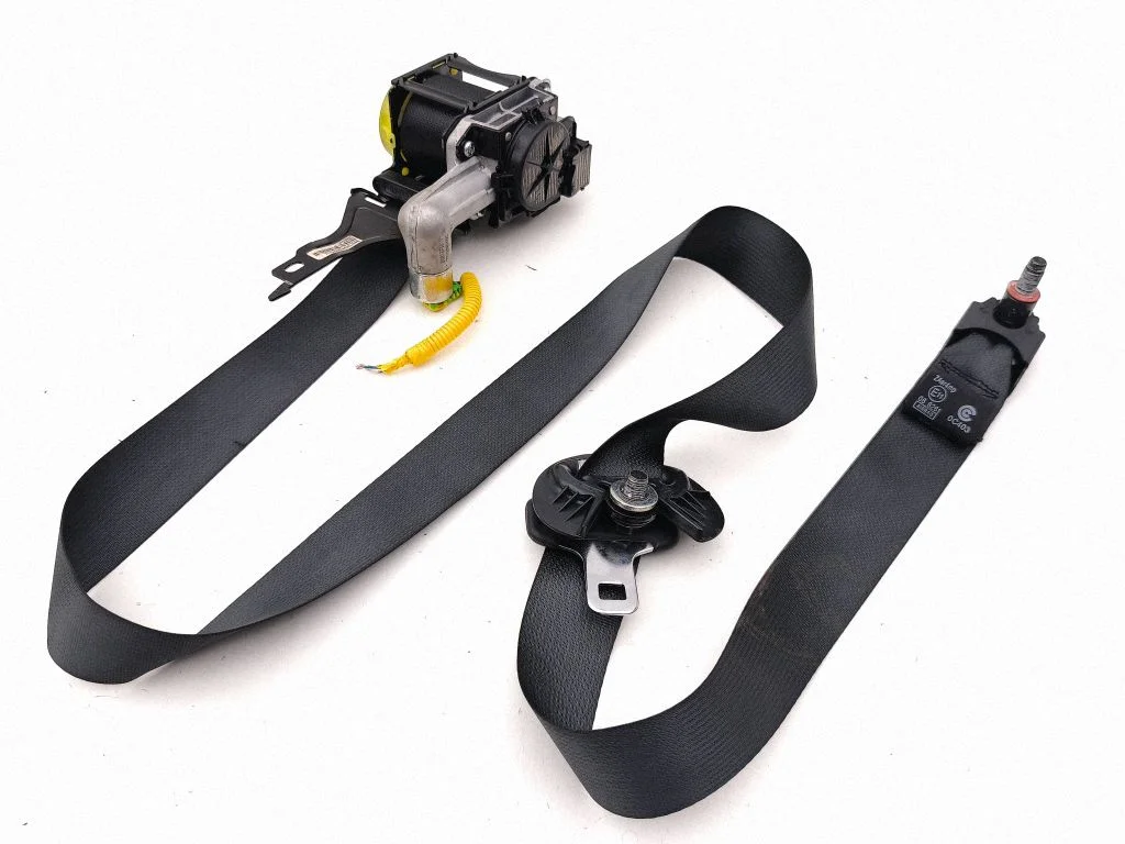 Front seatbelt 88810G2300