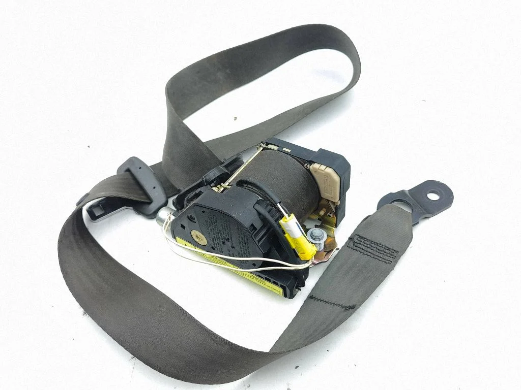 Front seatbelt 33035988B