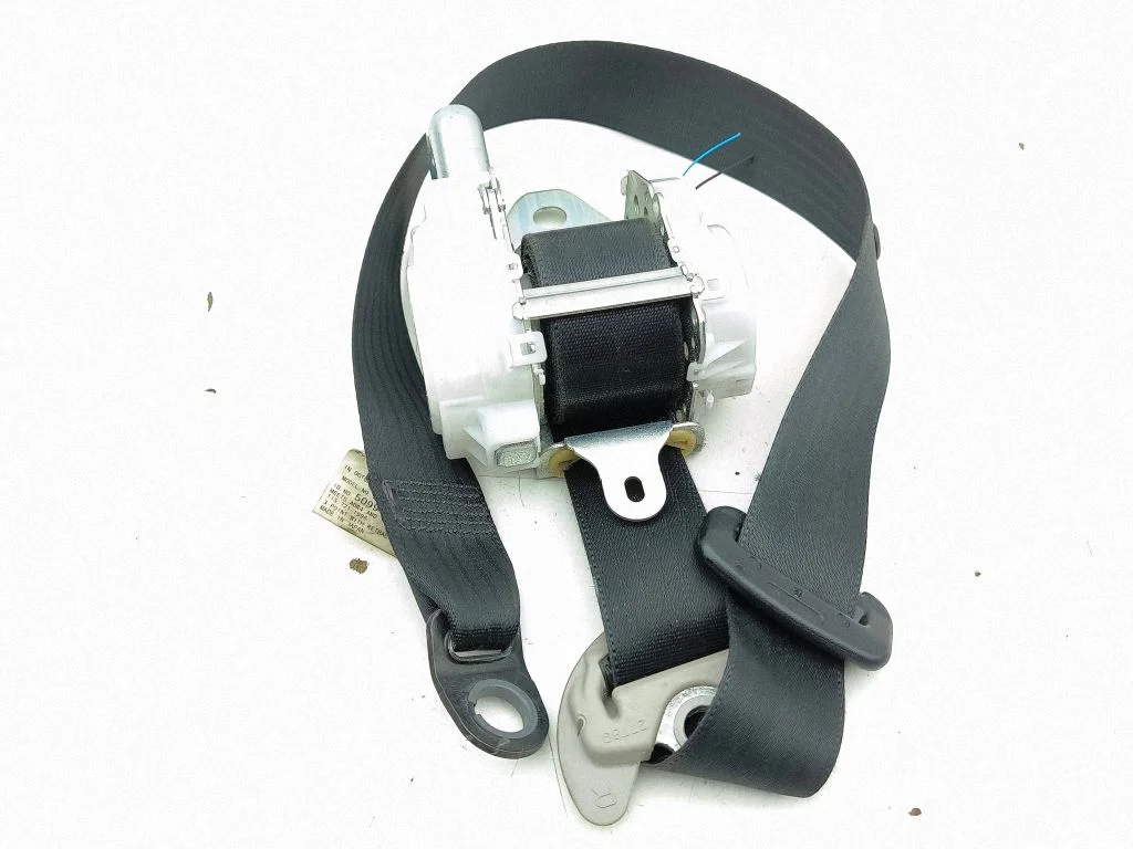 Front seatbelt 7S7870P