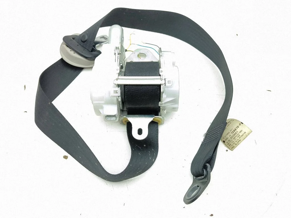 Front seatbelt 7S8870P