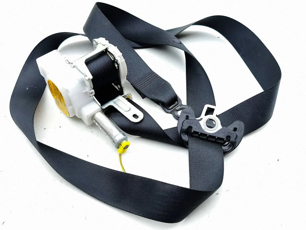 Front seatbelt K057601