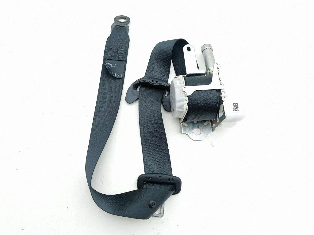 Front seatbelt 7P4200P