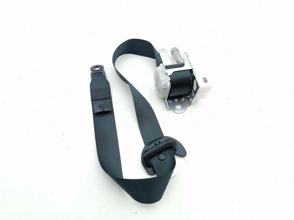Front seatbelt 7P3200P