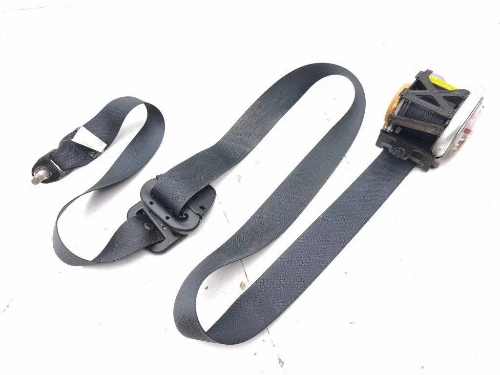 Front seatbelt – Nissan 370Z (2009-2020)