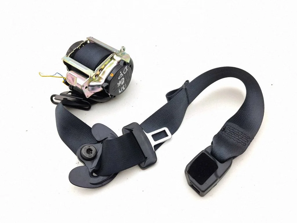 Front seatbelt 61101500C
