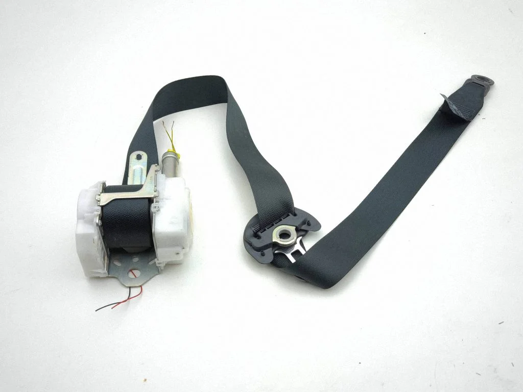 Front seatbelt – Lexus UX (2018-)