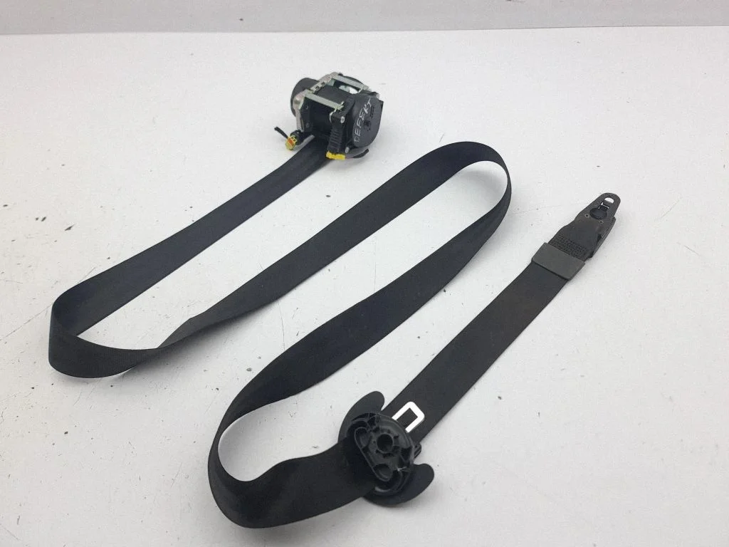 Front seatbelt 3G0857737