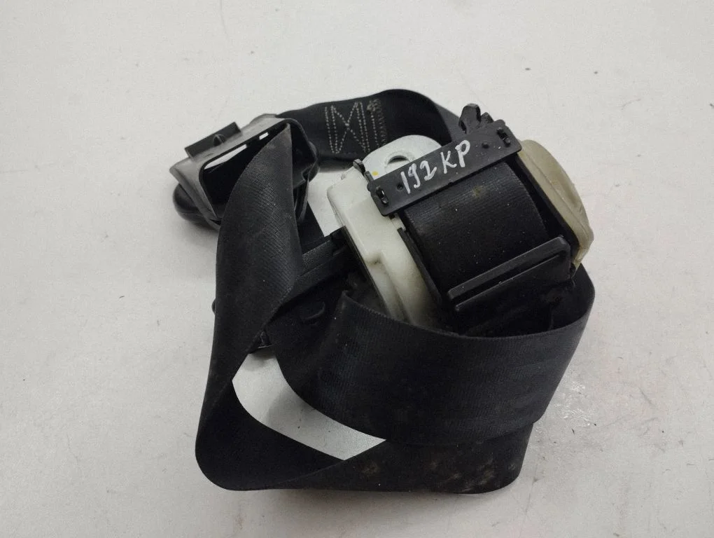 Front seatbelt E29308