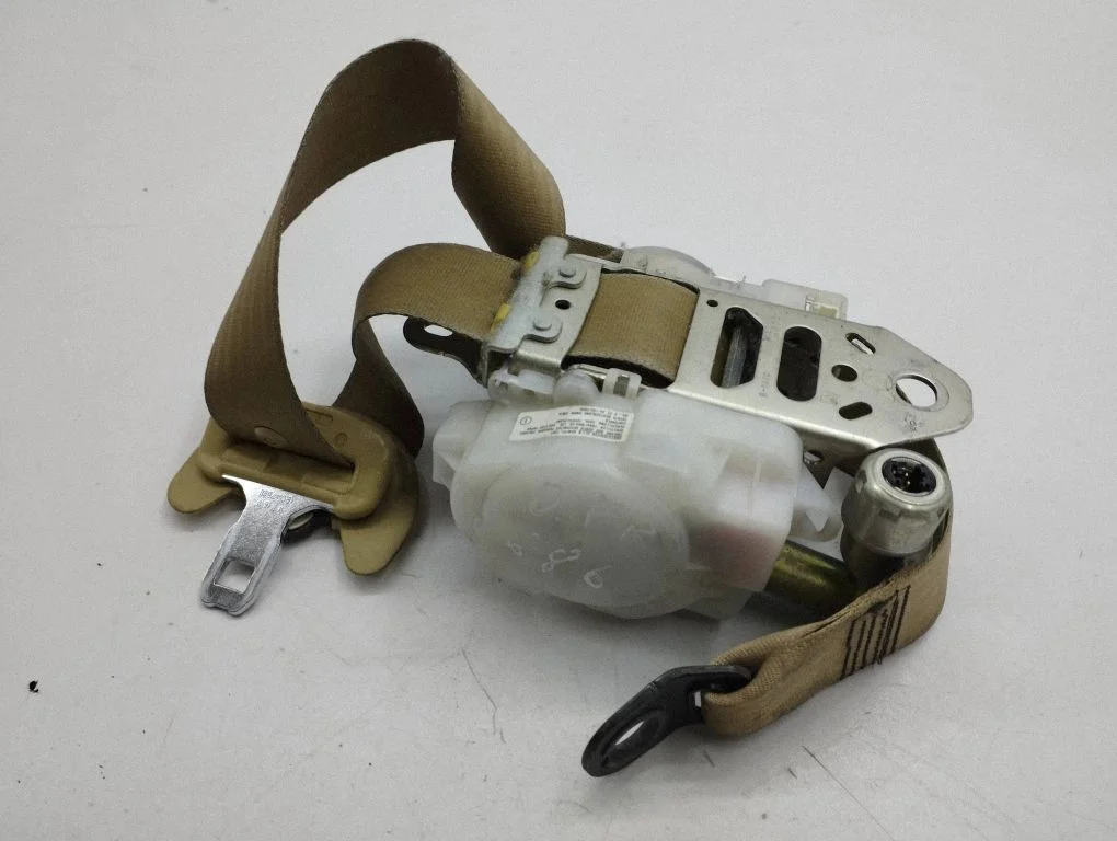 Front seatbelt – Lexus IS 220D-250-350 (2006-2013)