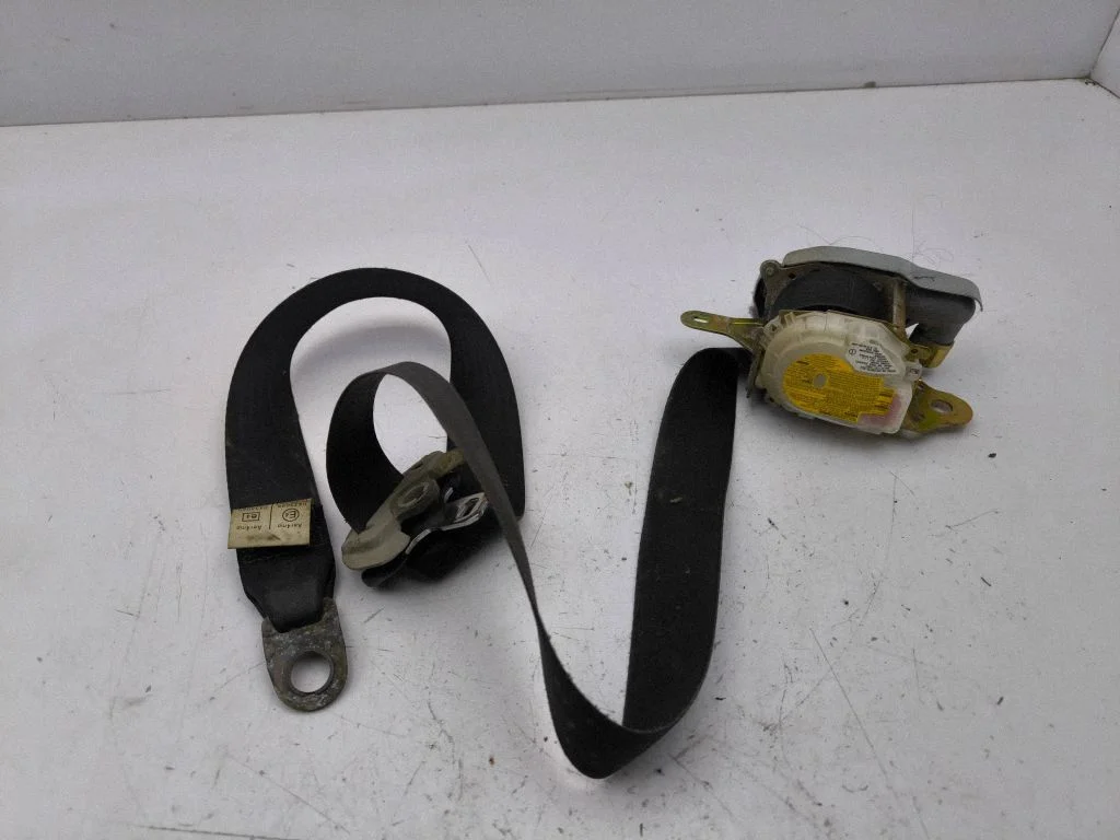 Front seatbelt 7P2140P