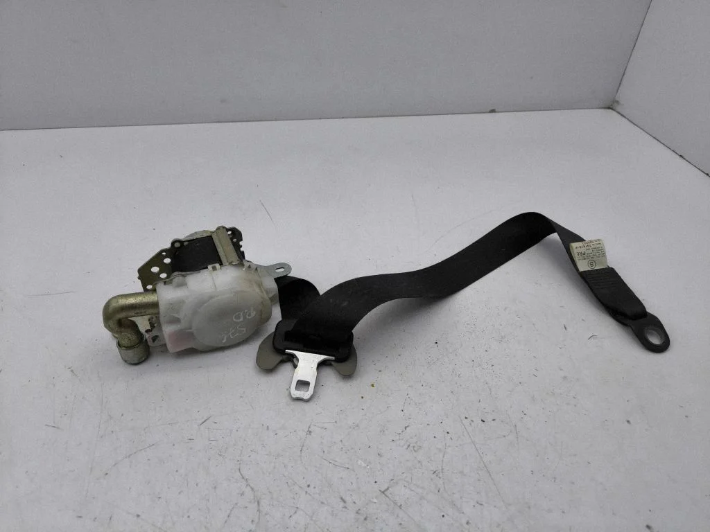 Front seatbelt 7Q1410P