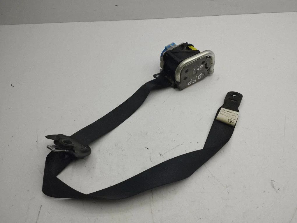 Front seatbelt 732100D320