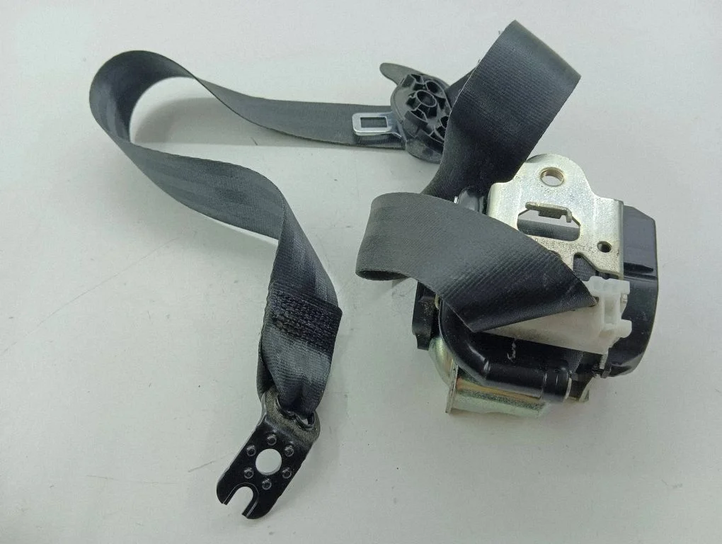 Front seatbelt 630631700C