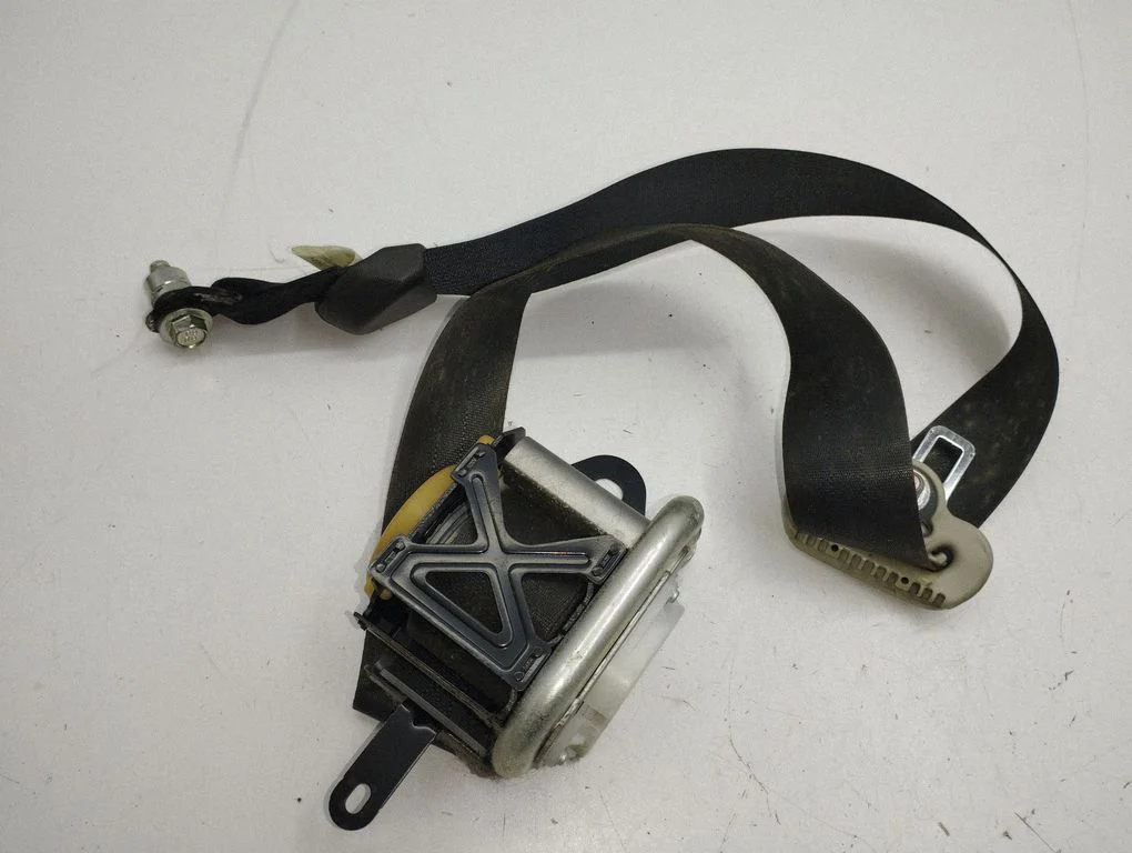 Front seatbelt C9587N