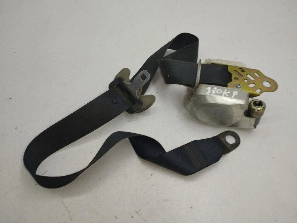 Front seatbelt – left