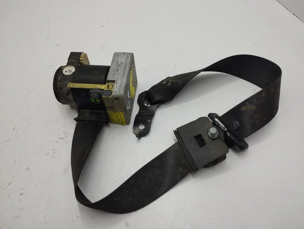 Front seatbelt – Mercedes-Benz C-Class W203 (2000-2007)