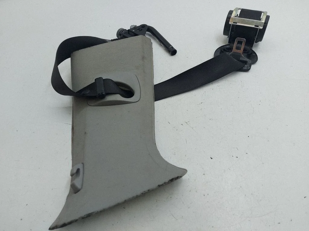 Front seatbelt 610126200E