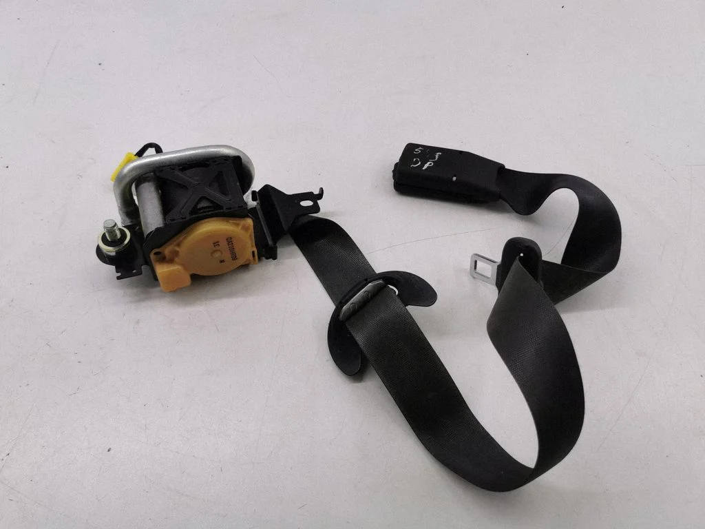Front seatbelt CA235HR09